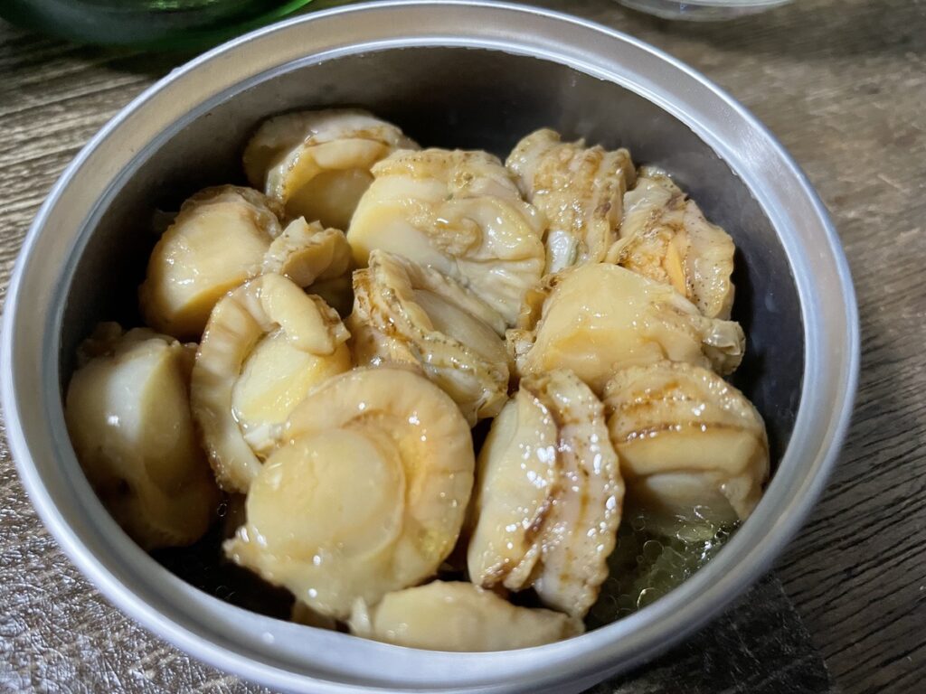 缶つま「ほたて燻製油漬け」のアップ写真