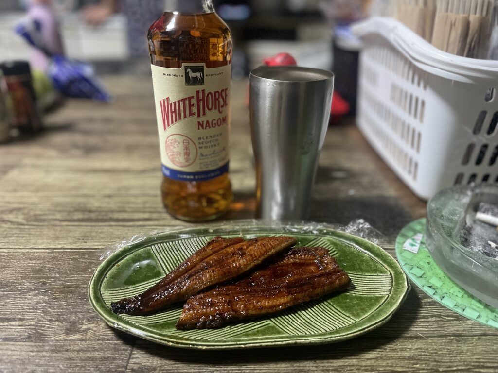 ホワイトホースなごみと鰻の蒲焼の写真